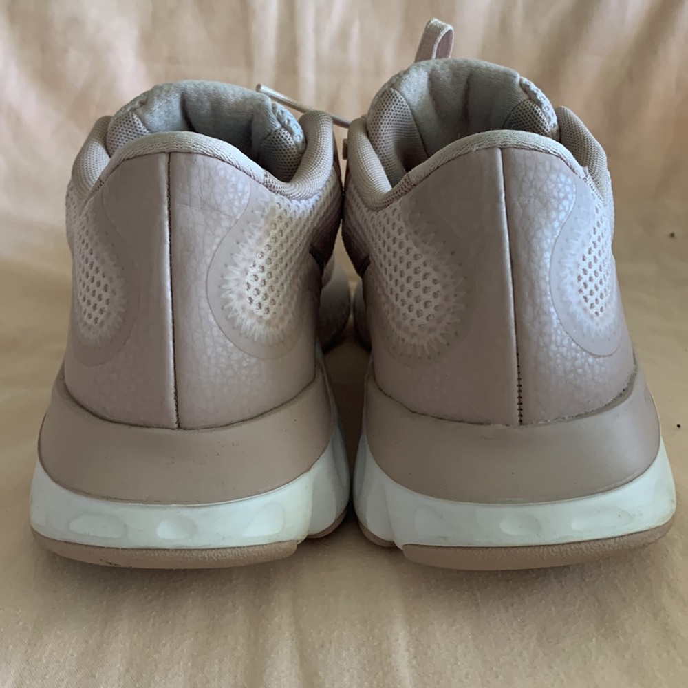 Nike - Picture 2 of 10